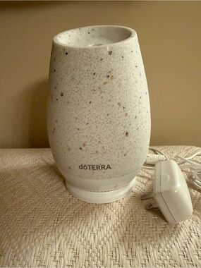 dōTERRA Speckled Stone Roam Aromatherapy Diffuser - Cream